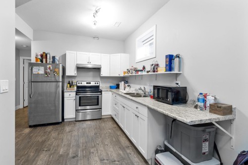 33067 6Th Avenue, Mission, BC - Indoor Photo Showing Kitchen With Double Sink