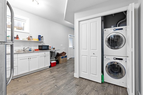 33067 6Th Avenue, Mission, BC - Indoor Photo Showing Laundry Room