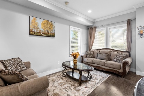 33067 6Th Avenue, Mission, BC - Indoor Photo Showing Living Room