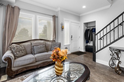 33067 6Th Avenue, Mission, BC - Indoor Photo Showing Living Room