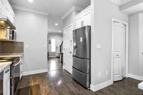 33067 6Th Avenue, Mission, BC - Indoor Photo Showing Kitchen