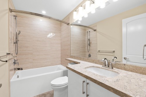 109-20367 85 Avenue, Langley, BC - Indoor Photo Showing Bathroom