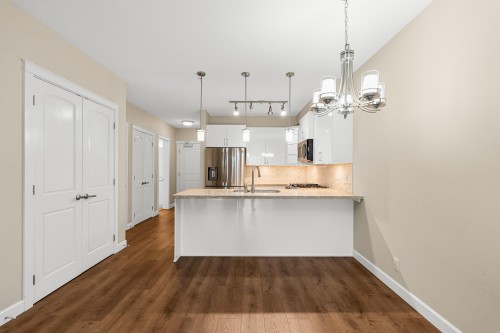 109-20367 85 Avenue, Langley, BC - Indoor Photo Showing Kitchen With Upgraded Kitchen