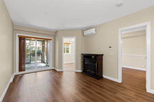 109-20367 85 Avenue, Langley, BC - Indoor Photo Showing Living Room With Fireplace
