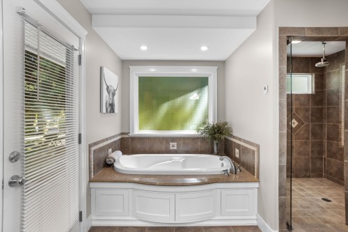 26627 60 Avenue, Langley, BC - Indoor Photo Showing Bathroom