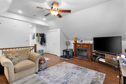 26627 60 Avenue, Langley, BC - Indoor Photo Showing Living Room With Fireplace
