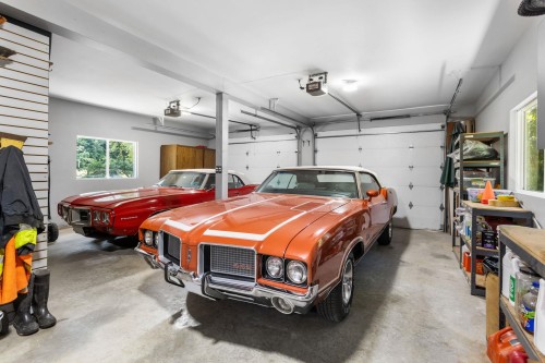 26627 60 Avenue, Langley, BC - Indoor Photo Showing Garage