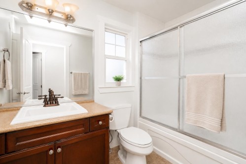 19914 73A Avenue, Langley, BC - Indoor Photo Showing Bathroom