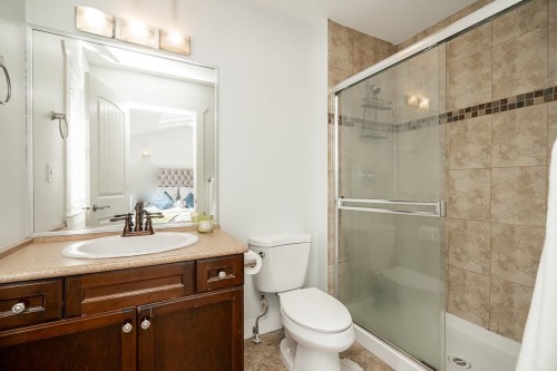 19914 73A Avenue, Langley, BC - Indoor Photo Showing Bathroom