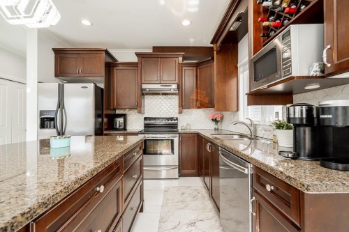 19914 73A Avenue, Langley, BC - Indoor Photo Showing Kitchen With Double Sink With Upgraded Kitchen