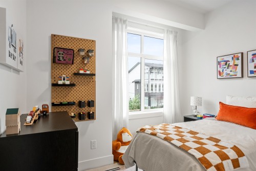 19771 75B Avenue, Langley, BC - Indoor Photo Showing Bedroom