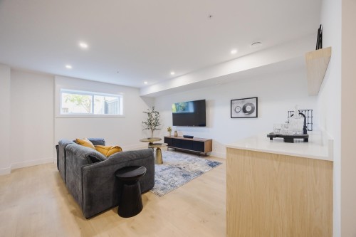 19771 75B Avenue, Langley, BC - Indoor