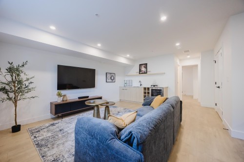 19771 75B Avenue, Langley, BC - Indoor Photo Showing Living Room