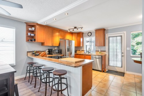 21226 92 Avenue, Langley, BC - Indoor Photo Showing Kitchen