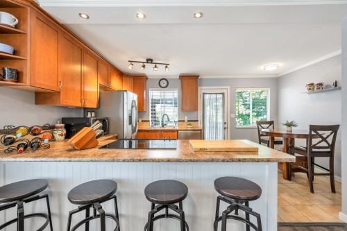 21226 92 Avenue, Langley, BC - Indoor Photo Showing Kitchen
