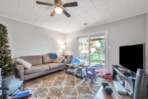 21226 92 Avenue, Langley, BC - Indoor Photo Showing Living Room