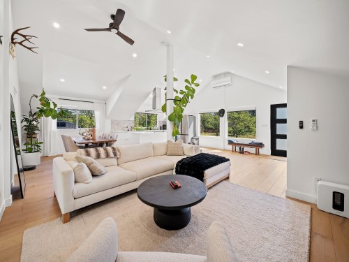21228 8 Avenue, Langley, BC - Indoor Photo Showing Living Room