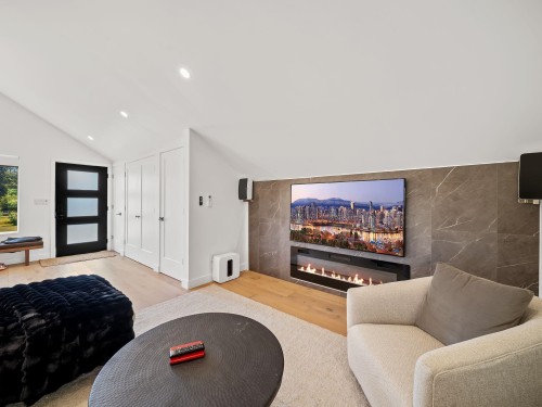 21228 8 Avenue, Langley, BC - Indoor Photo Showing Living Room With Fireplace