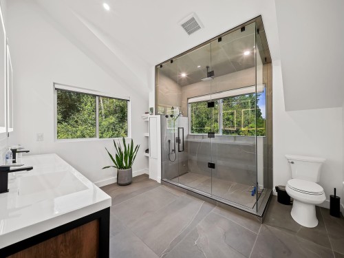 21228 8 Avenue, Langley, BC - Indoor Photo Showing Bathroom