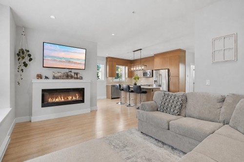 30-20856 76 Avenue, Langley, BC - Indoor Photo Showing Living Room With Fireplace