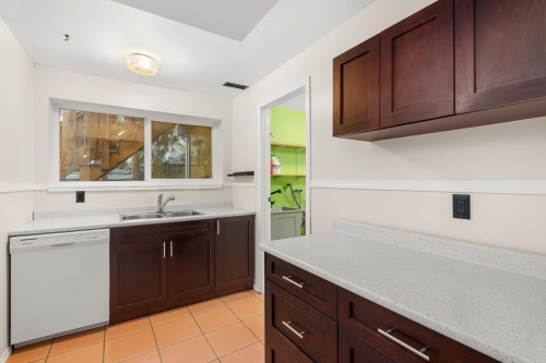 11752 64A Avenue, Delta, BC - Indoor Photo Showing Kitchen With Double Sink