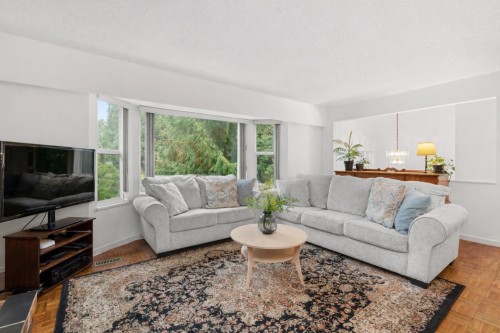 11752 64A Avenue, Delta, BC - Indoor Photo Showing Living Room