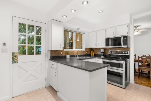 11752 64A Avenue, Delta, BC - Indoor Photo Showing Kitchen