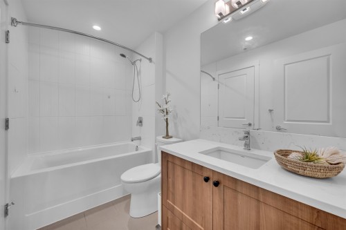 B209-20487 65 Avenue, Langley, BC - Indoor Photo Showing Bathroom