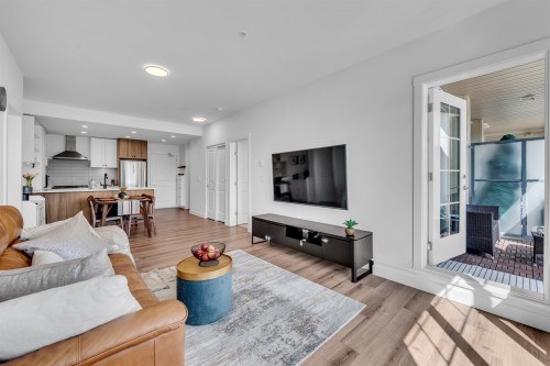 B209-20487 65 Avenue, Langley, BC - Indoor Photo Showing Living Room