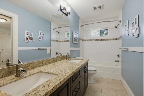 13536 14 Avenue, Surrey, BC - Indoor Photo Showing Bathroom
