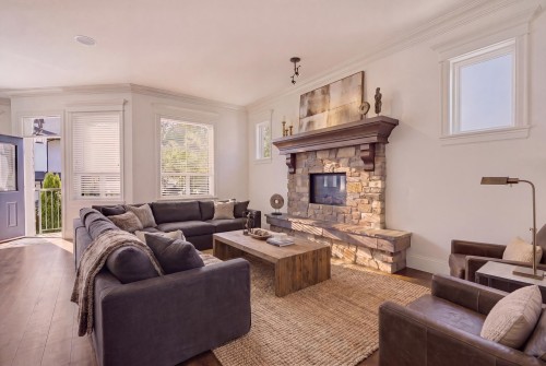 13536 14 Avenue, Surrey, BC - Indoor Photo Showing Living Room With Fireplace