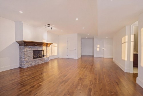 13536 14 Avenue, Surrey, BC - Indoor Photo Showing Living Room With Fireplace