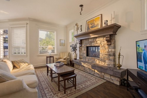 13536 14 Avenue, Surrey, BC - Indoor Photo Showing Living Room With Fireplace