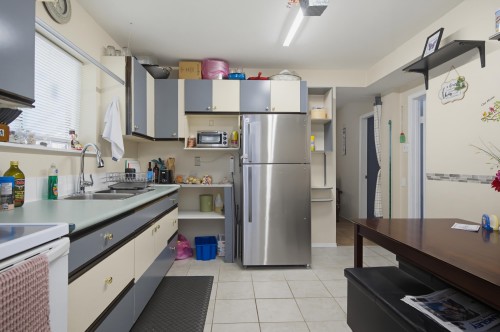 20573 51A Avenue, Langley, BC - Indoor Photo Showing Kitchen