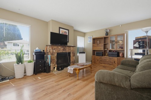 20573 51A Avenue, Langley, BC - Indoor Photo Showing Living Room With Fireplace