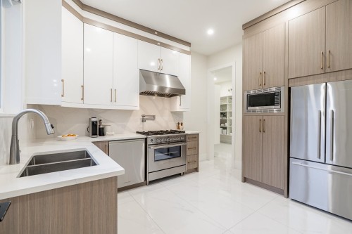 24095 65 Avenue, Langley, BC - Indoor Photo Showing Kitchen With Double Sink With Upgraded Kitchen