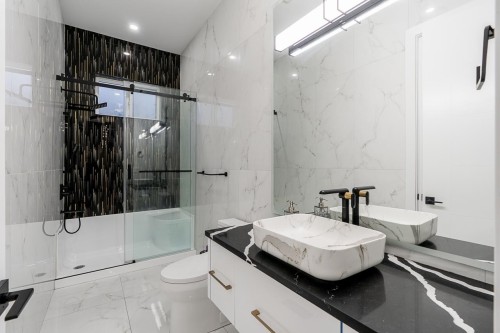 24095 65 Avenue, Langley, BC - Indoor Photo Showing Bathroom