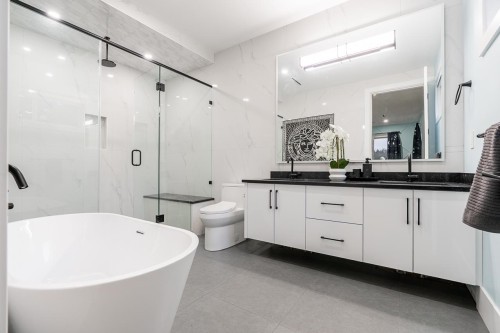 24095 65 Avenue, Langley, BC - Indoor Photo Showing Bathroom