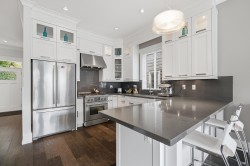 14713 32 Avenue Surrey, BC V4P 1Z8