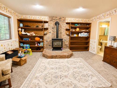 35350 Mccorkell Drive, Abbotsford, BC - Indoor With Fireplace