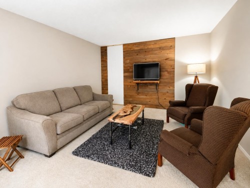 35350 Mccorkell Drive, Abbotsford, BC - Indoor Photo Showing Living Room With Fireplace