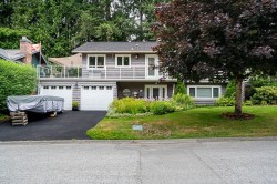 8652 Sunbury Place Delta, BC V4C 3Y7