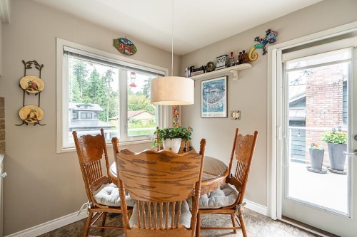 8652 Sunbury Place, Delta, BC - Indoor Photo Showing Dining Room