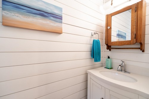 8652 Sunbury Place, Delta, BC - Indoor Photo Showing Bathroom
