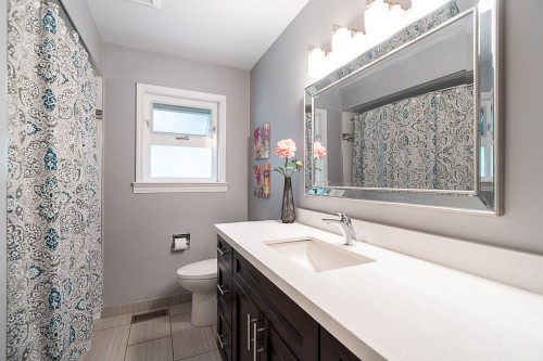 8652 Sunbury Place, Delta, BC - Indoor Photo Showing Bathroom