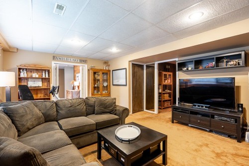 8652 Sunbury Place, Delta, BC - Indoor Photo Showing Living Room