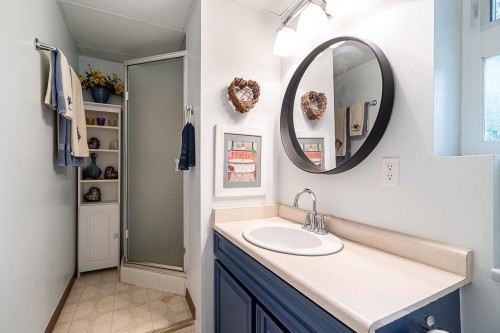 8652 Sunbury Place, Delta, BC - Indoor Photo Showing Bathroom
