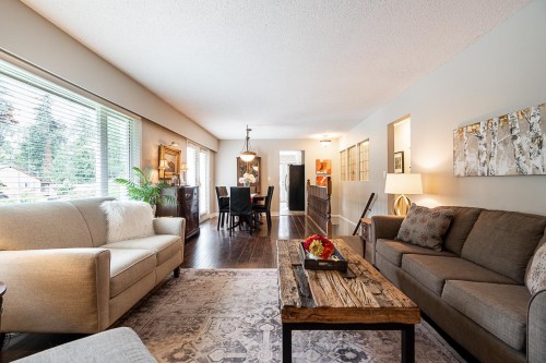 8652 Sunbury Place, Delta, BC - Indoor Photo Showing Living Room