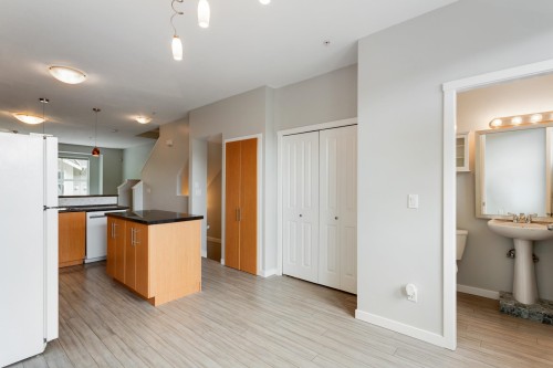 25-20460 66 Avenue, Langley, BC - Indoor Photo Showing Kitchen
