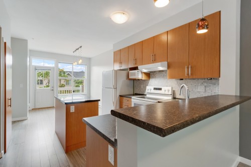 25-20460 66 Avenue, Langley, BC - Indoor Photo Showing Kitchen
